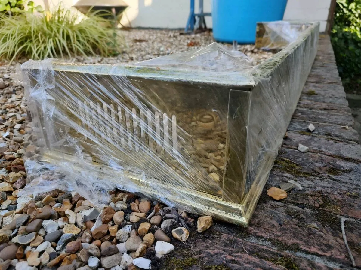 Vintage Brass fire guard/fire fender - Image 3