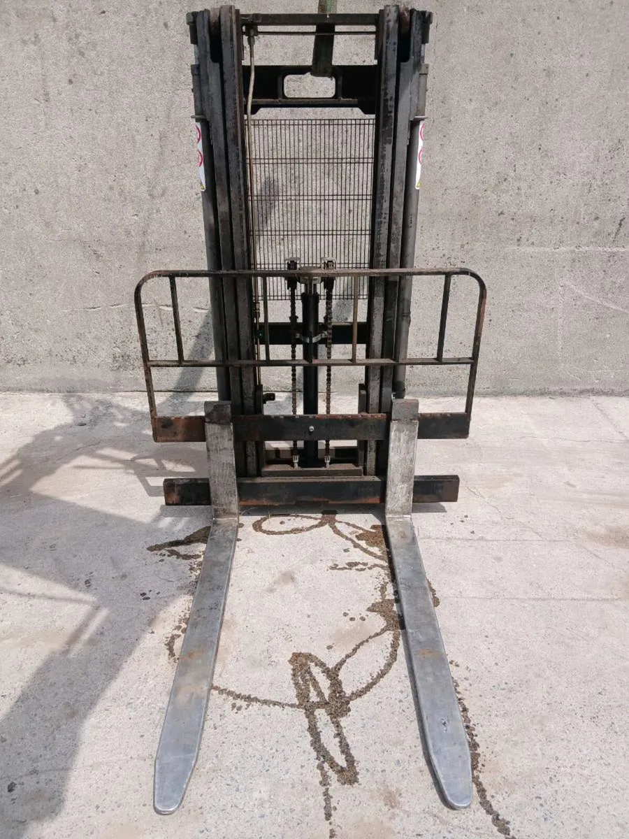 Forklift  Mast - Image 1