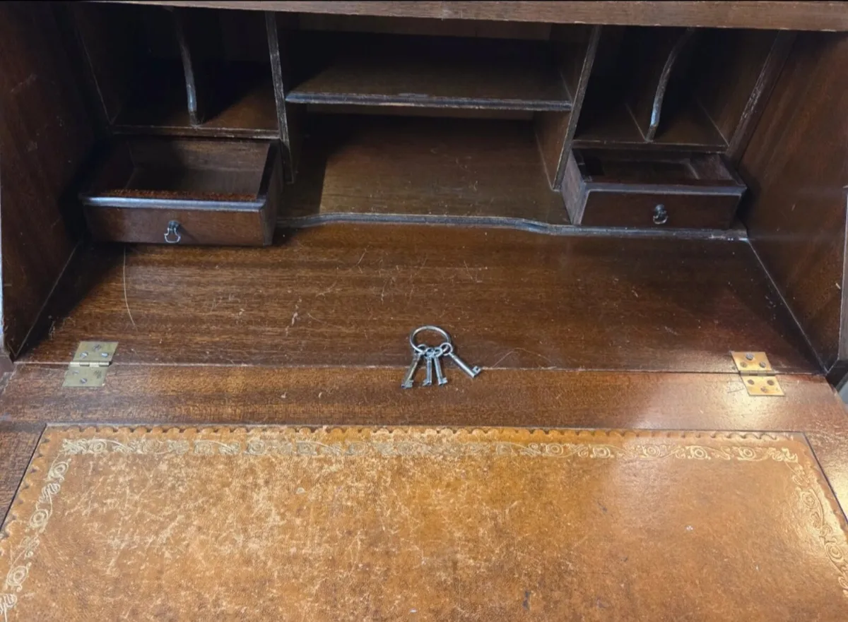 Writing desk and cabnet - Image 2