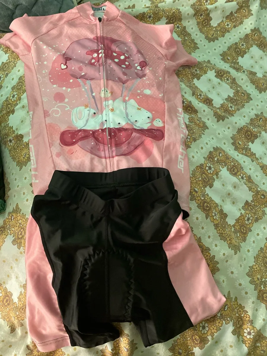 Girls cycling outfit - Image 1