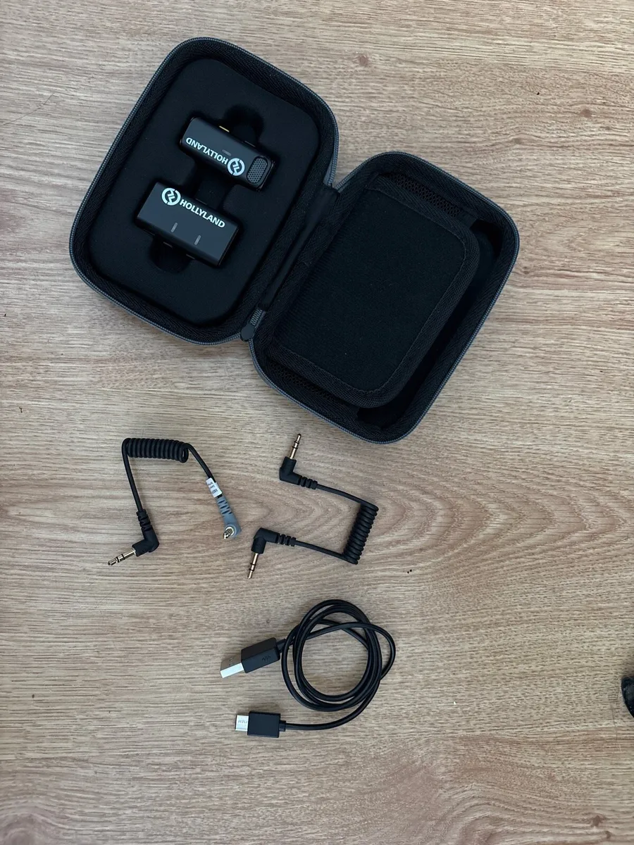 Hollyland Lark M1 Wireless Microphone- Like New - Image 4
