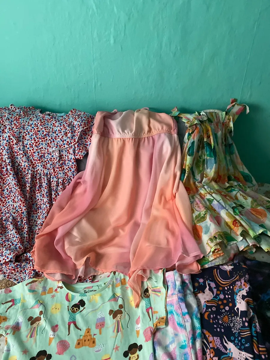 Girls clothes - Image 1