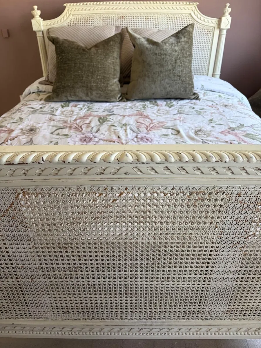 Shabby Chic Bed 5 ft - Image 3