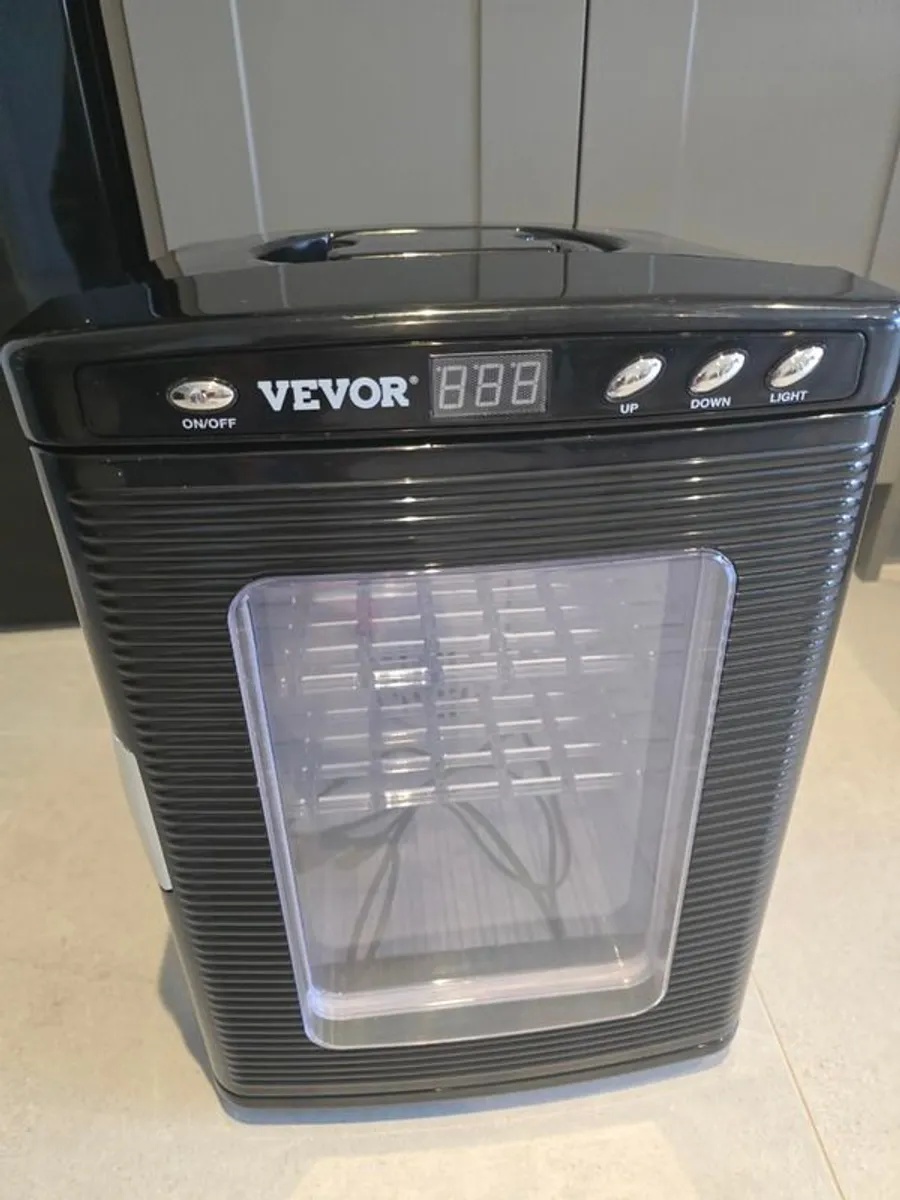 VEVOR Temperature-Controlled Incubator for Sale - Image 1