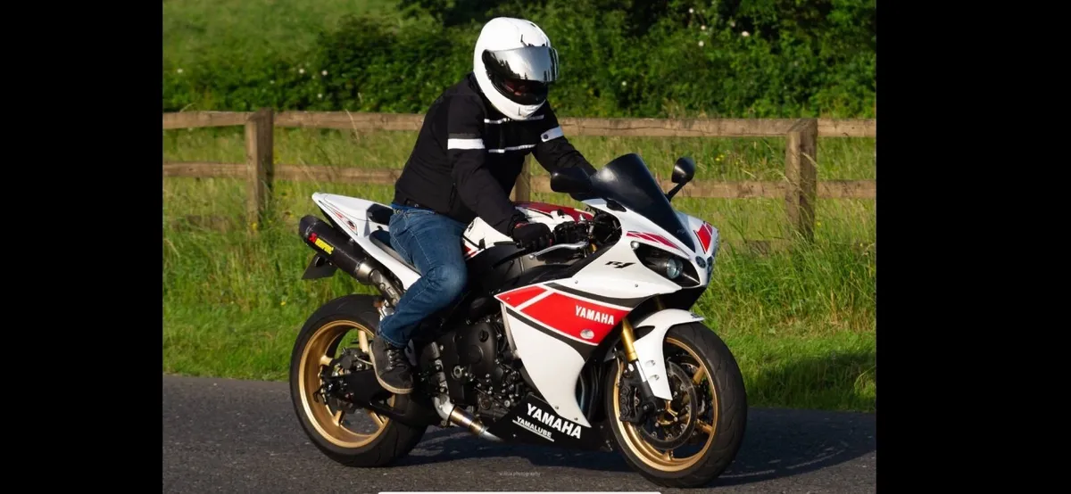 YAMAHA YZF R1 2012 big bang - Image 2