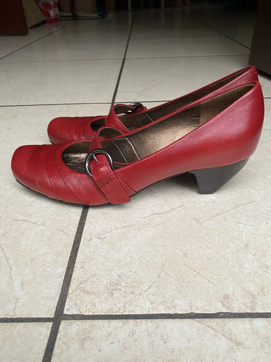 NEW Clarks Leather Shoes, Size 7 - Image 1