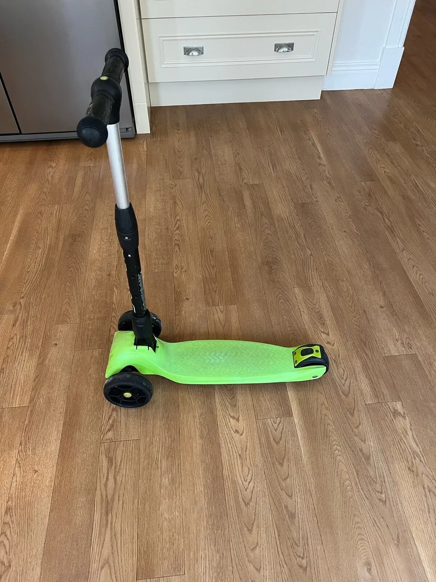 Kids scooter - Image 1