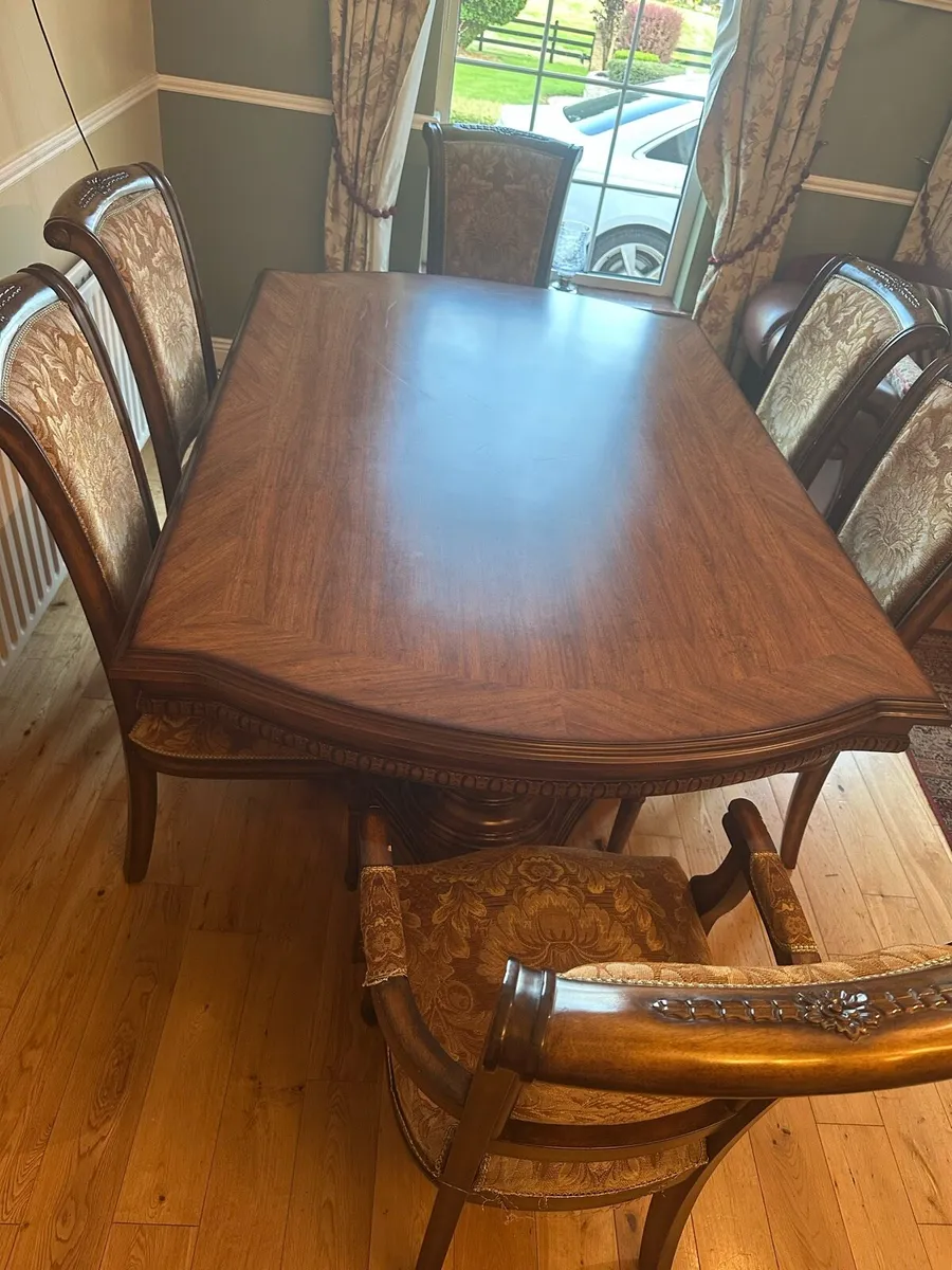 Solid oak living room table and chairs - Image 1