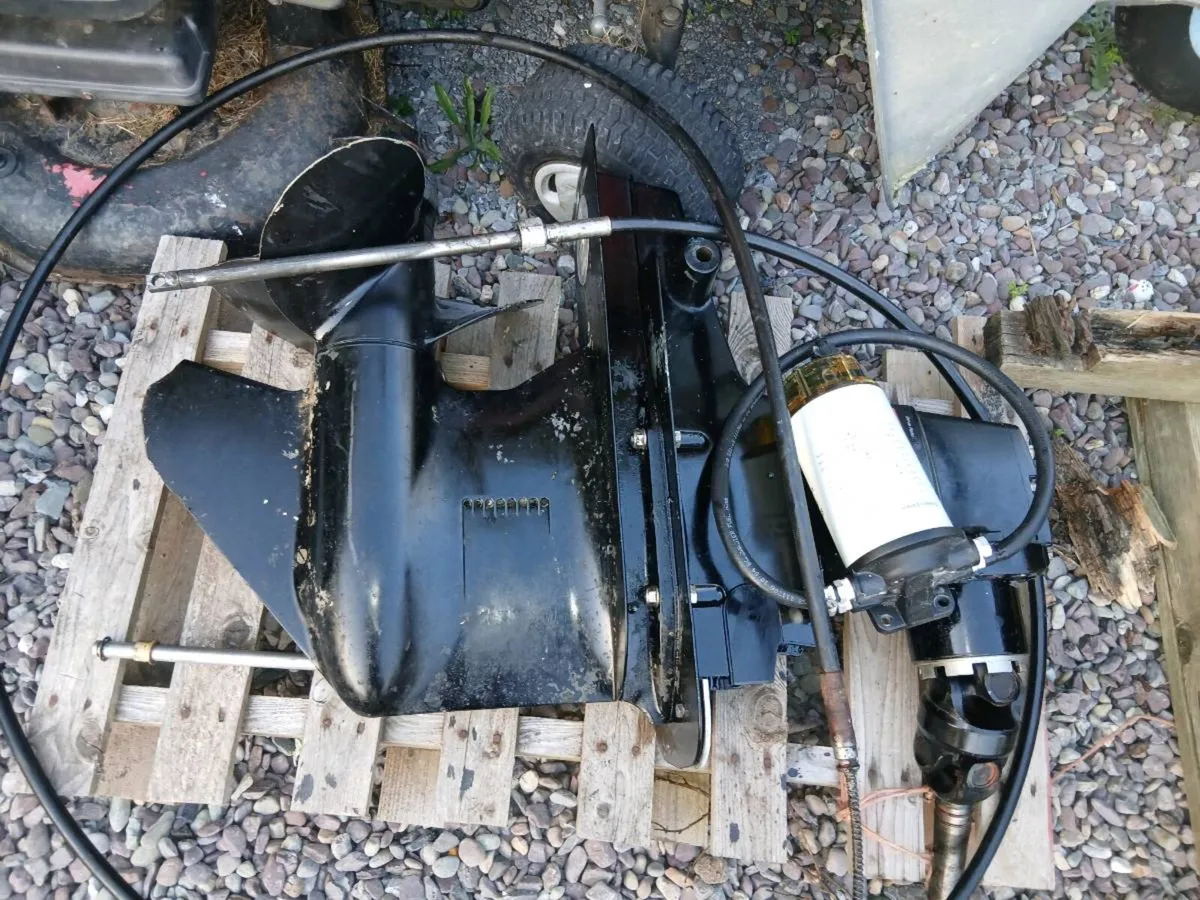 Mercruiser 120hp 1.7l & Alpha gen 2 outdrive - Image 3