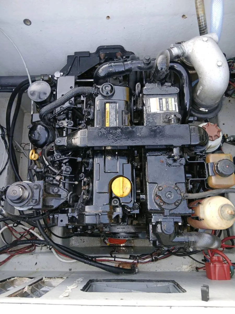 Mercruiser 120hp 1.7l & Alpha gen 2 outdrive - Image 1