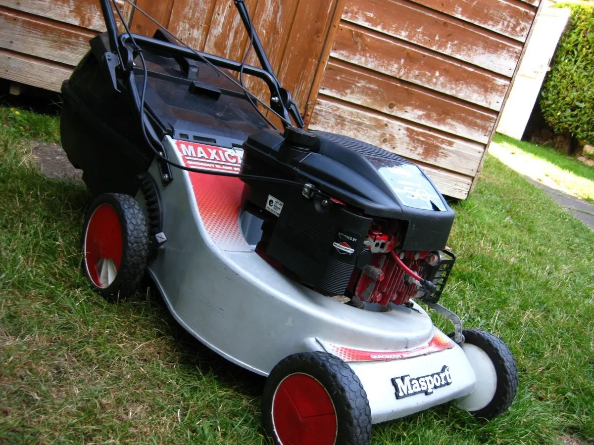 MASPORT / Briggs & Stratton 5HP Petrol Mower. - Image 3