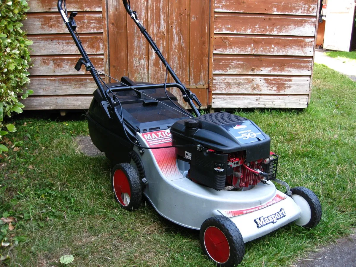 MASPORT / Briggs & Stratton 5HP Petrol Mower. - Image 1