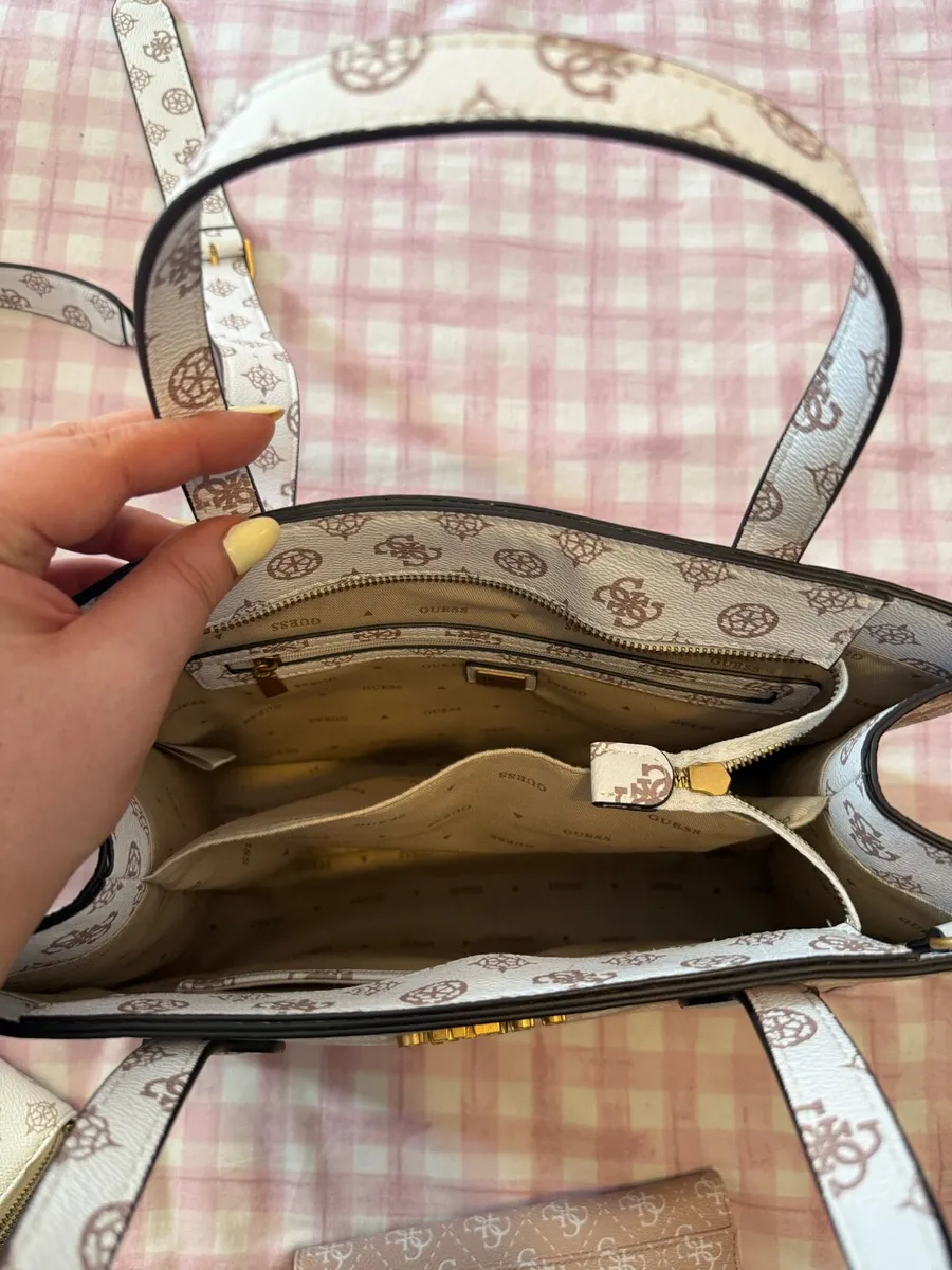 Guess Bag with matching purse - Image 3