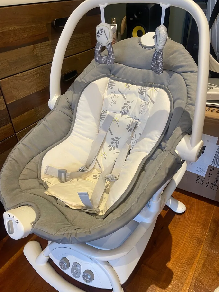 Baby swing/rocker - Image 1
