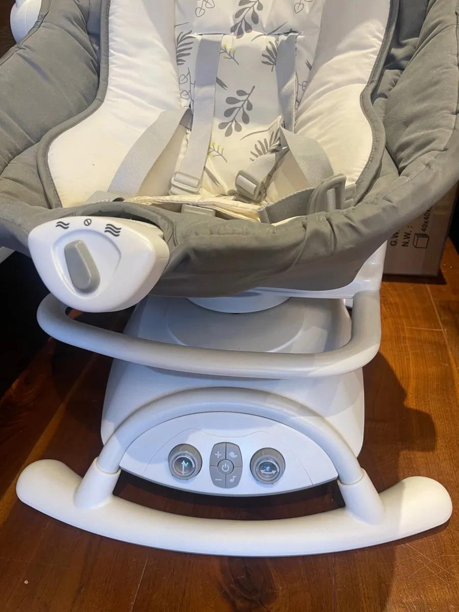 Baby swing/rocker - Image 2
