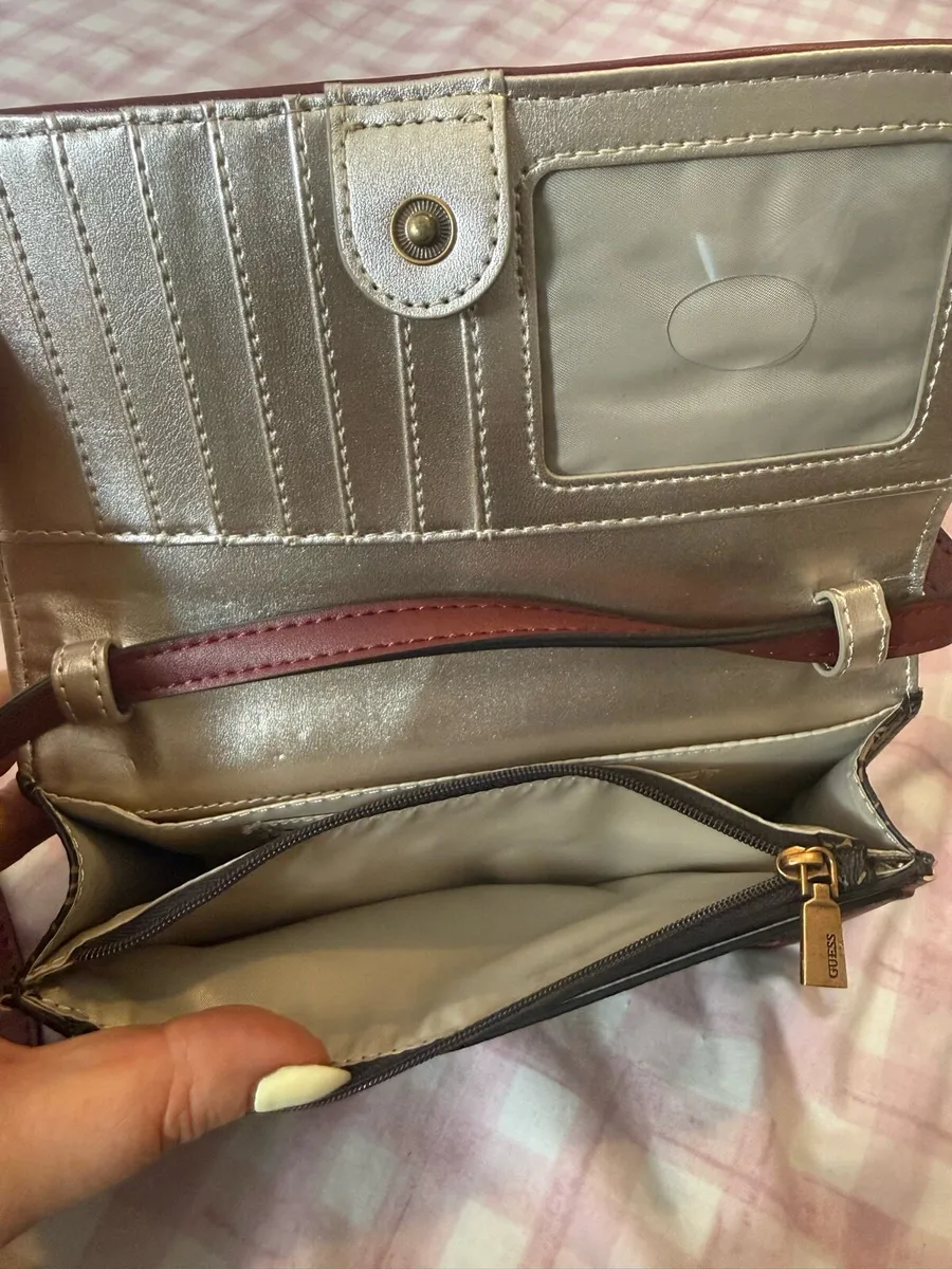 Guess crossbody bag/purse - Image 3