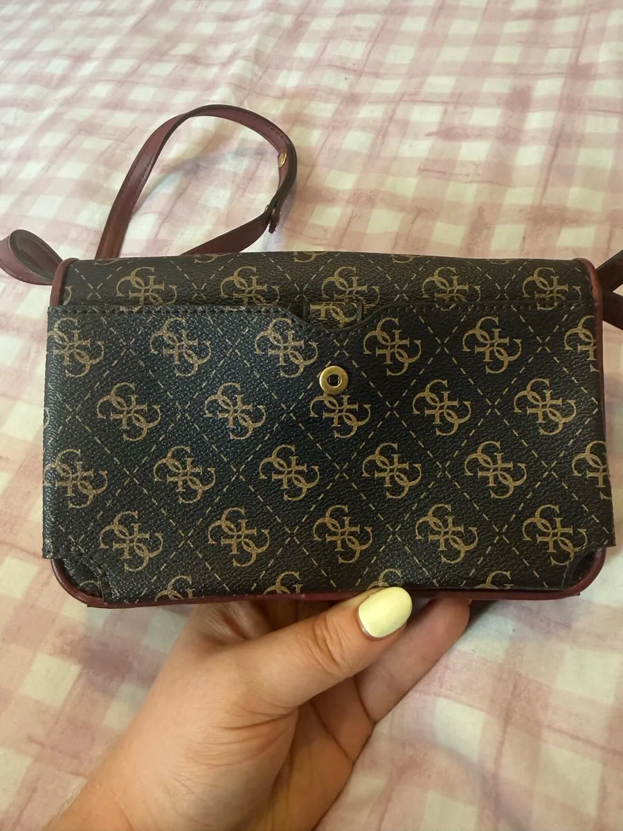 Guess crossbody bag/purse - Image 4