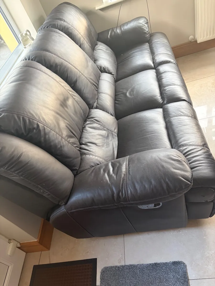 Leather couches (3 piece) - Image 2