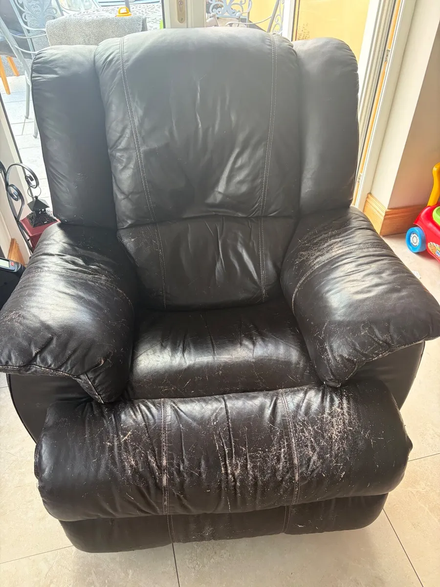 Leather couches (3 piece) - Image 4
