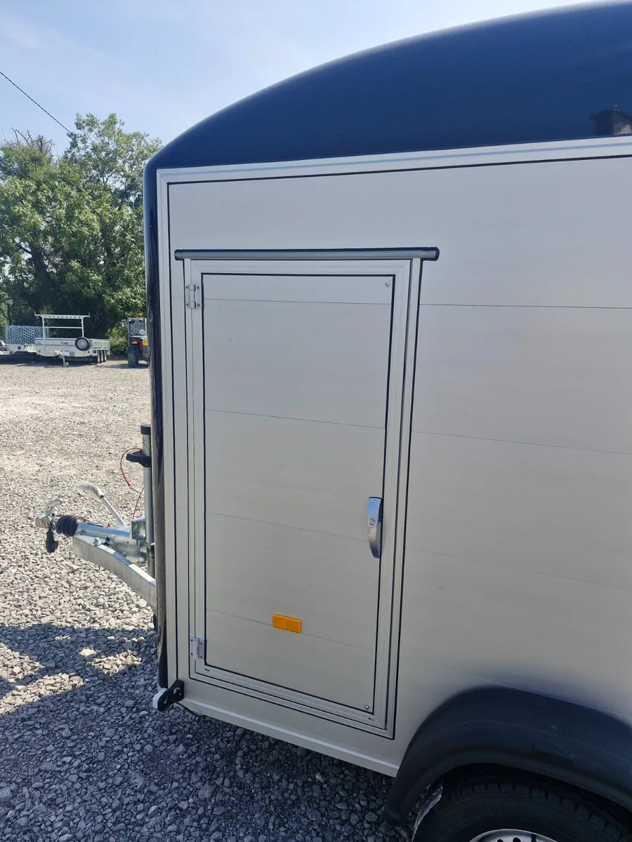 NEW  DEBON   10' x 5' x 6'  BOX   TRAILER - Image 3