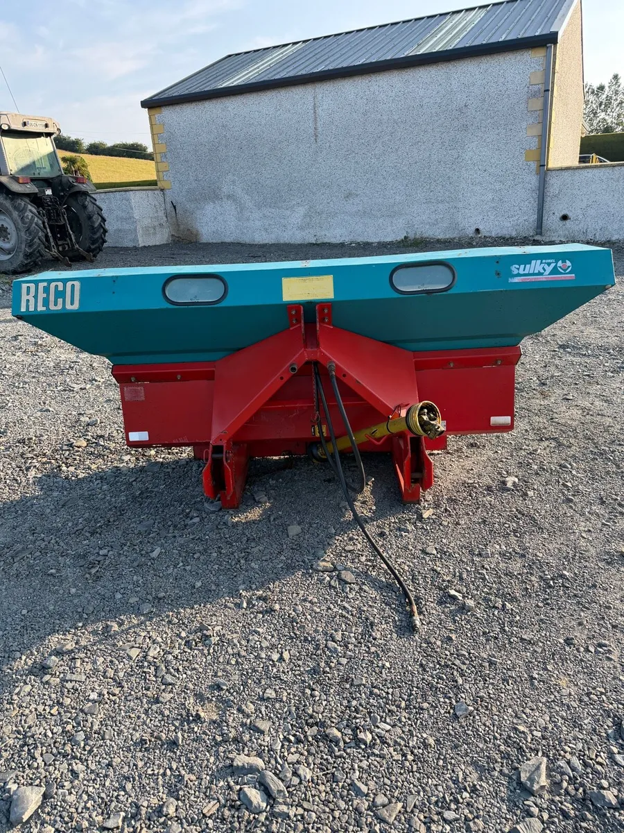 Fertiliser spreader - Image 1