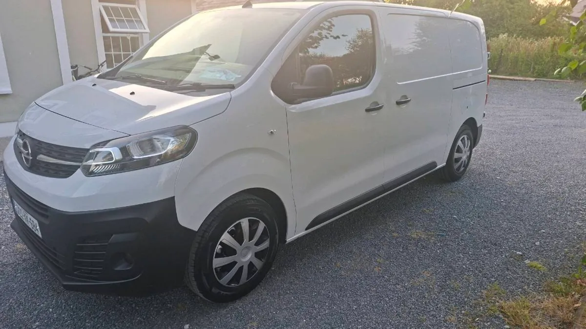 Opel Vivaro 2022 only 45000 kms - Image 3