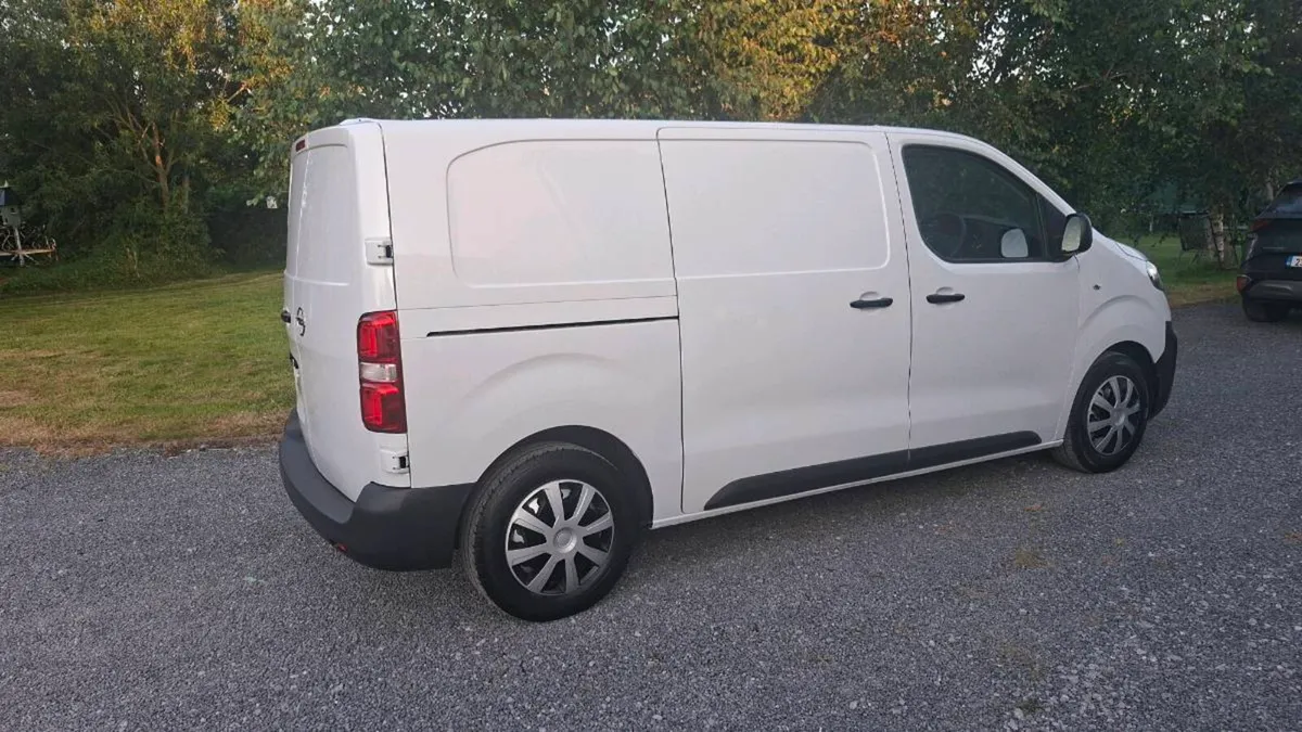 Opel Vivaro 2022 only 45000 kms - Image 2