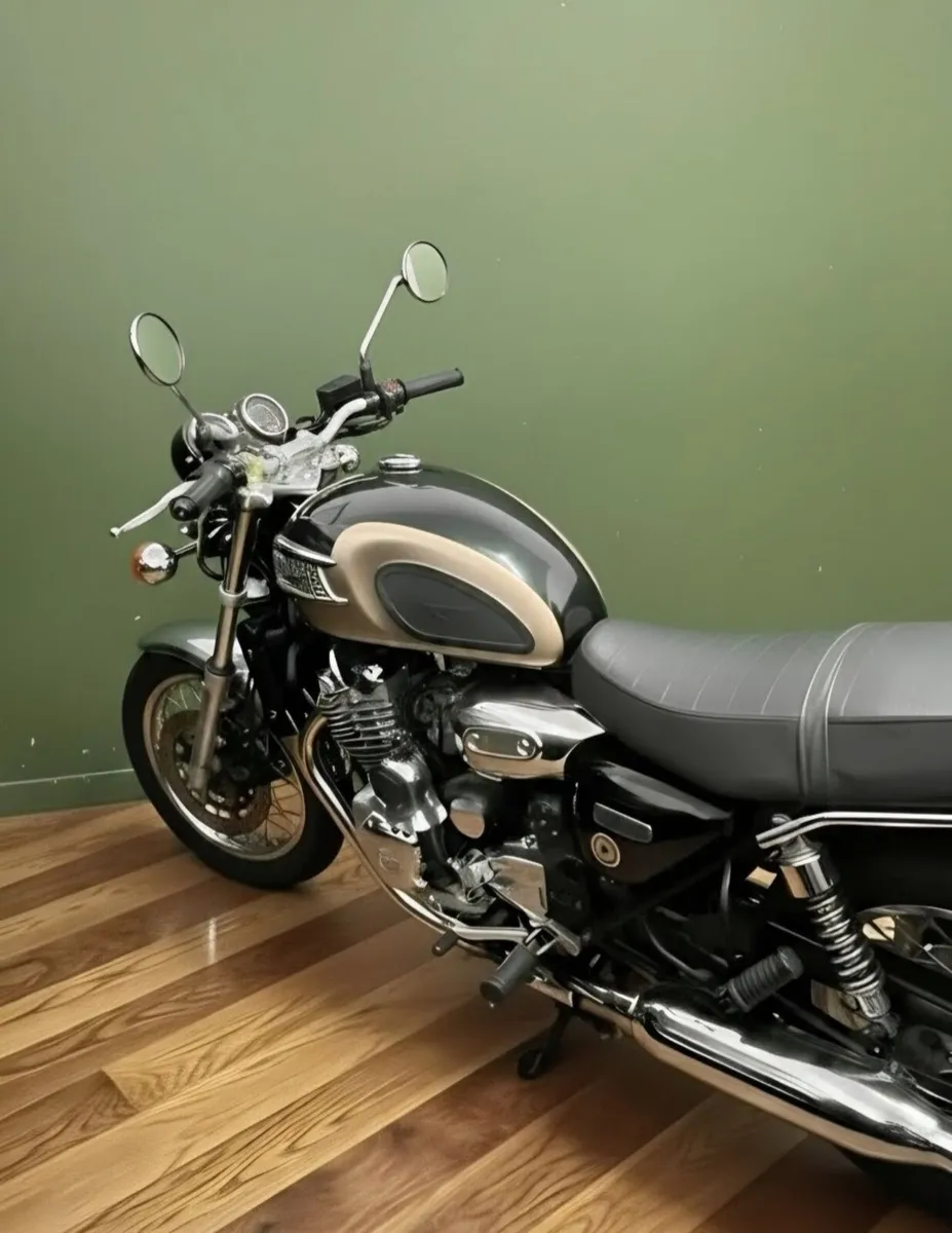 Triumph Thunderbird 1999 - Image 1