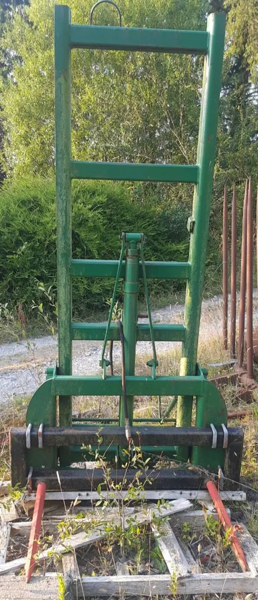 Bale Mast - Image 1
