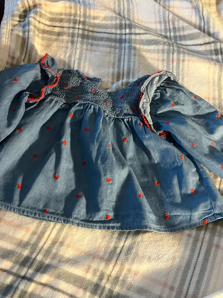 Girls two piece suit 9/12 mths €5 - Image 2