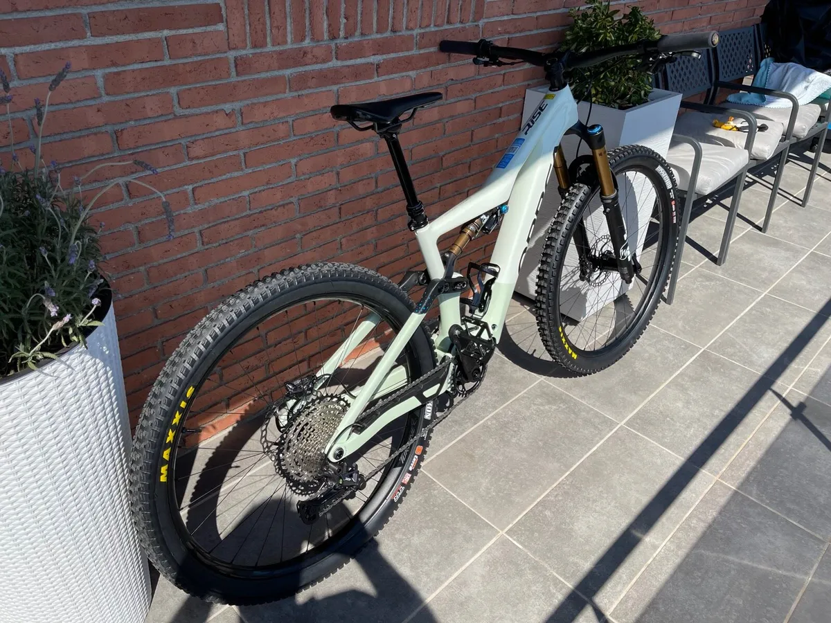 Orbea Rise M10 Carbon-SizeM-Excellent Condition - Image 2