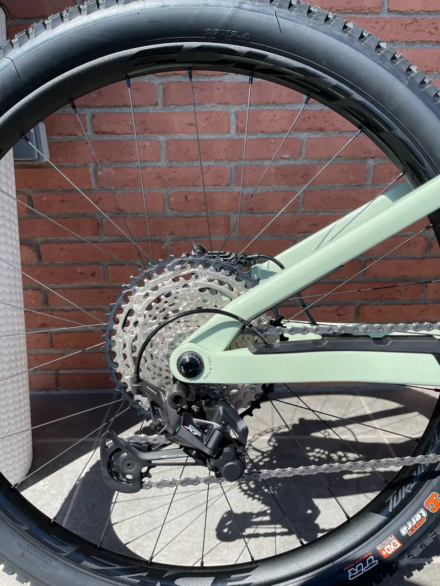 Orbea Rise M10 Carbon-SizeM-Excellent Condition - Image 3