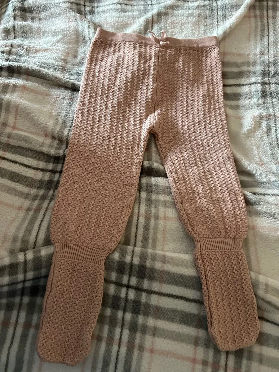 Girls two piece suit 6/12 mths €5 - Image 4