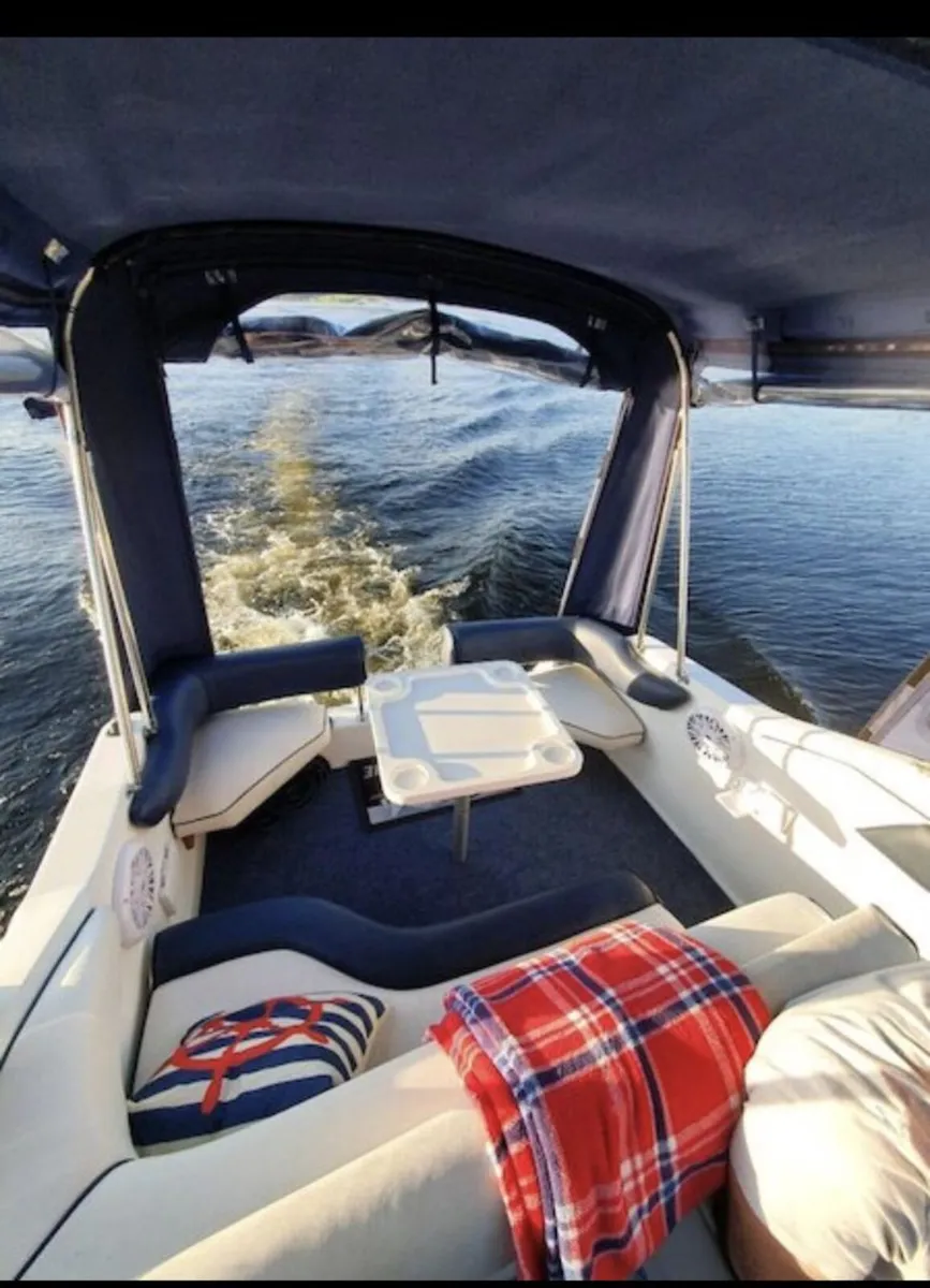 Boat - SeaRay Sports Cruiser - 4 berth - Image 1