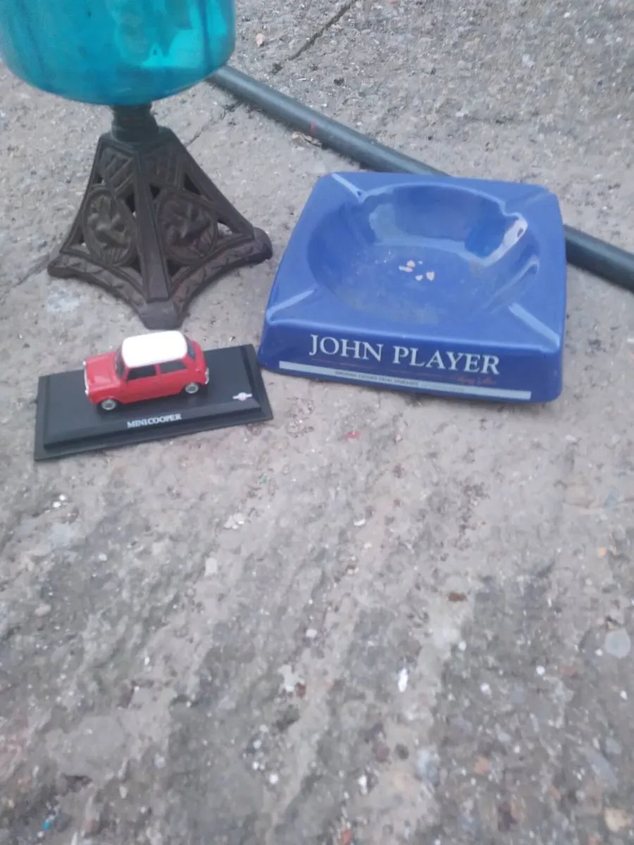 3 oil lamps ashtray and 2 model cars - Image 3