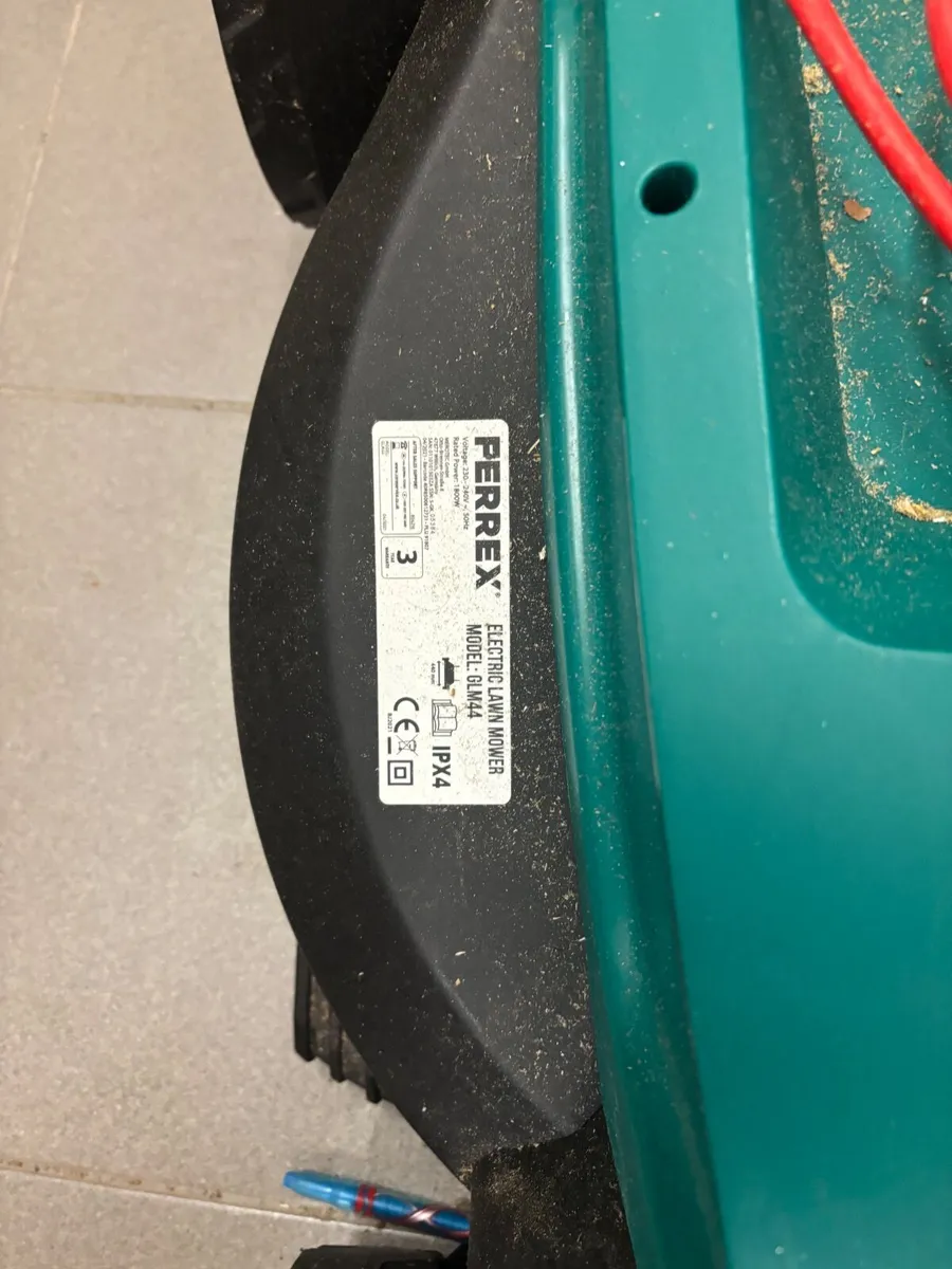 Lawn mower - Image 1