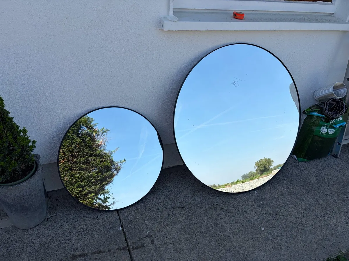 2 round mirrors €50 for pair together - Image 4