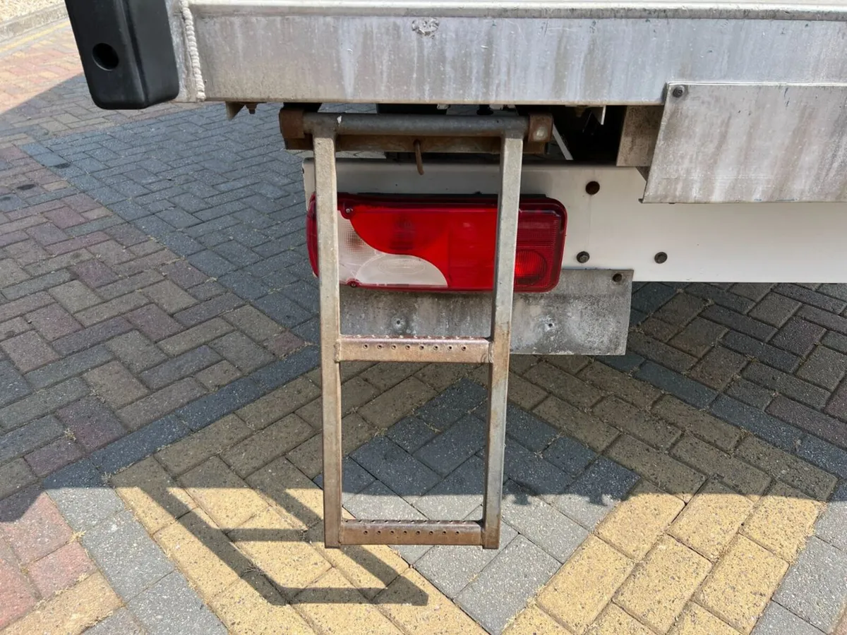 VB - 2023 Mercedes-Benz Sprinter Luton Box Van - Image 3