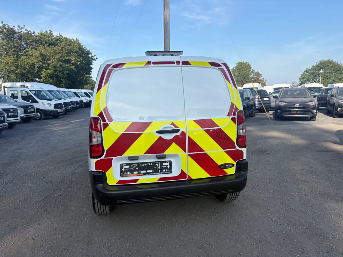 Vauxhall Combo - Image 4
