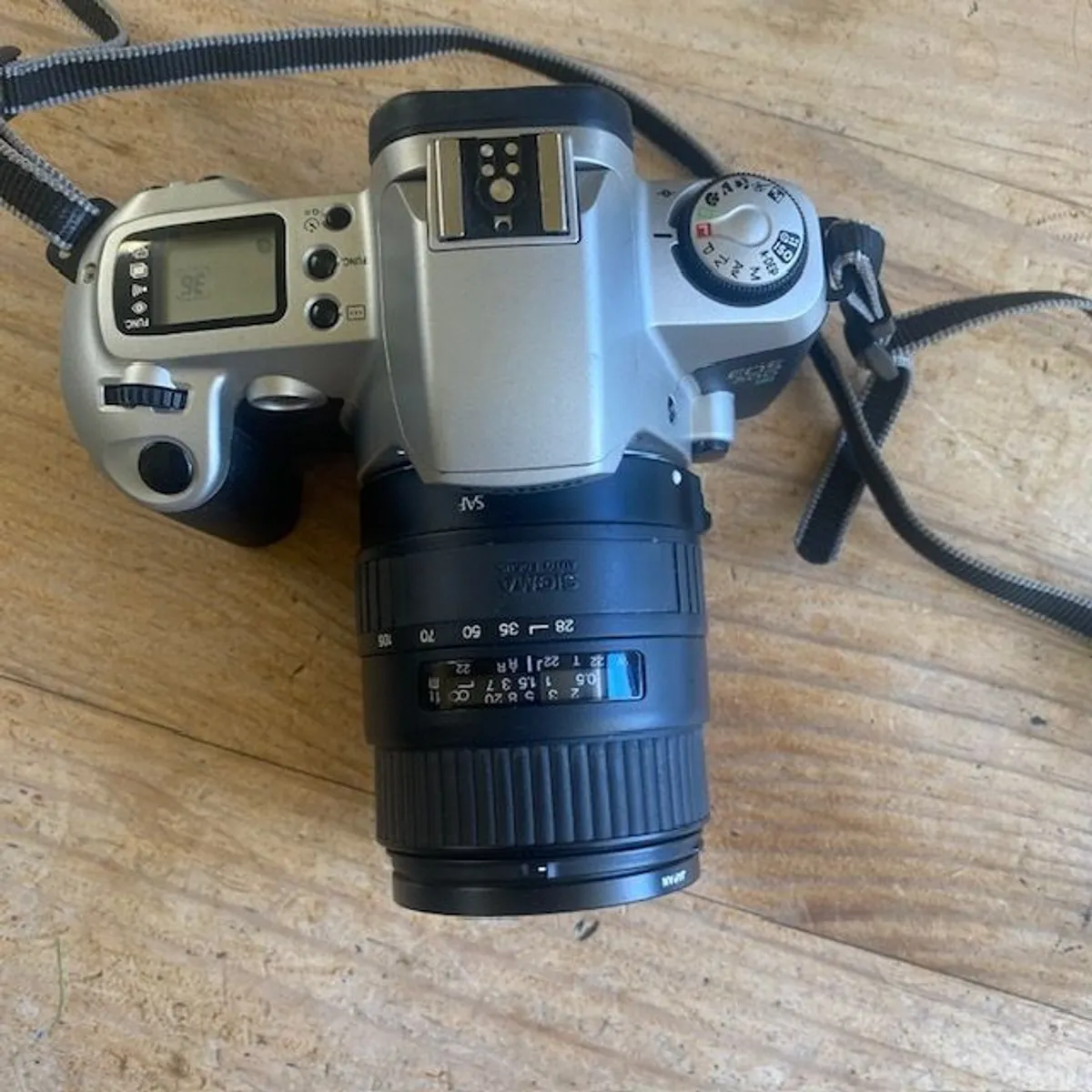 Canon Eos 500 Camera - Image 1