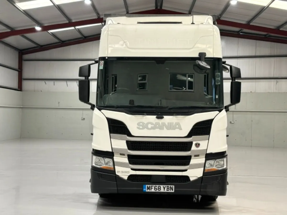 2018 SCANIA P320 6X2 CURTAINSIDER - Image 2