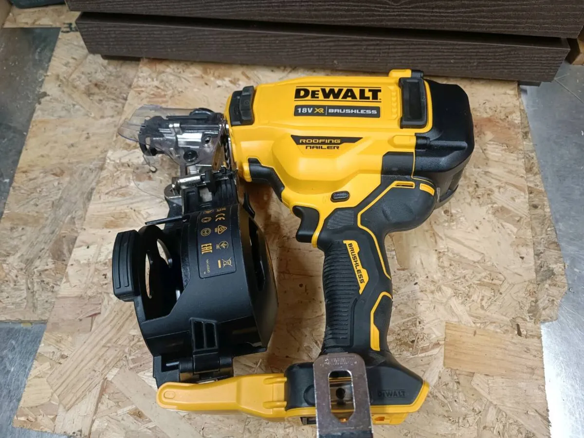 DeWalt dcn45rn  roofing nailer.brand new.