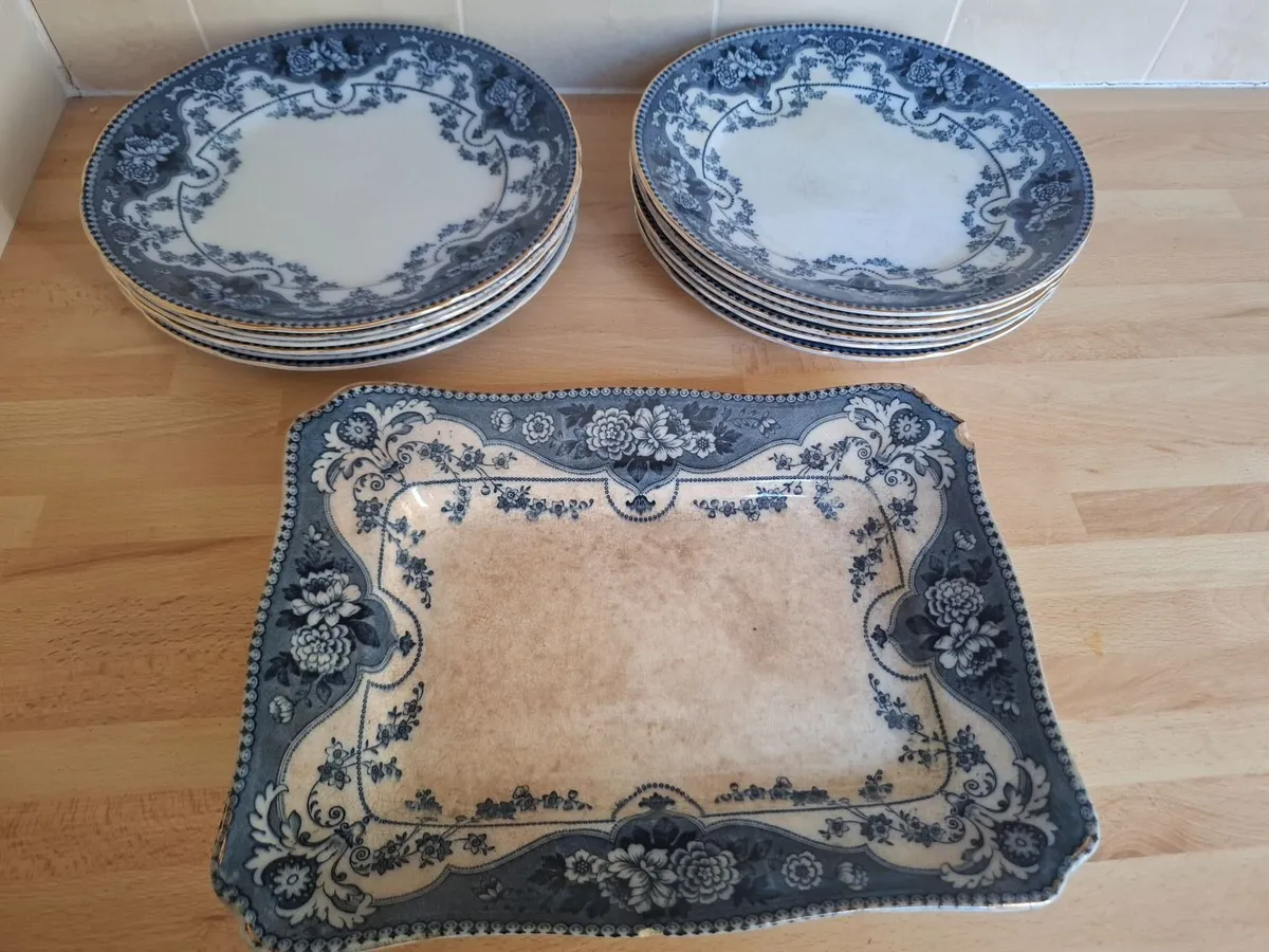 Argle China 1 platter &12 dinner plates - Image 1