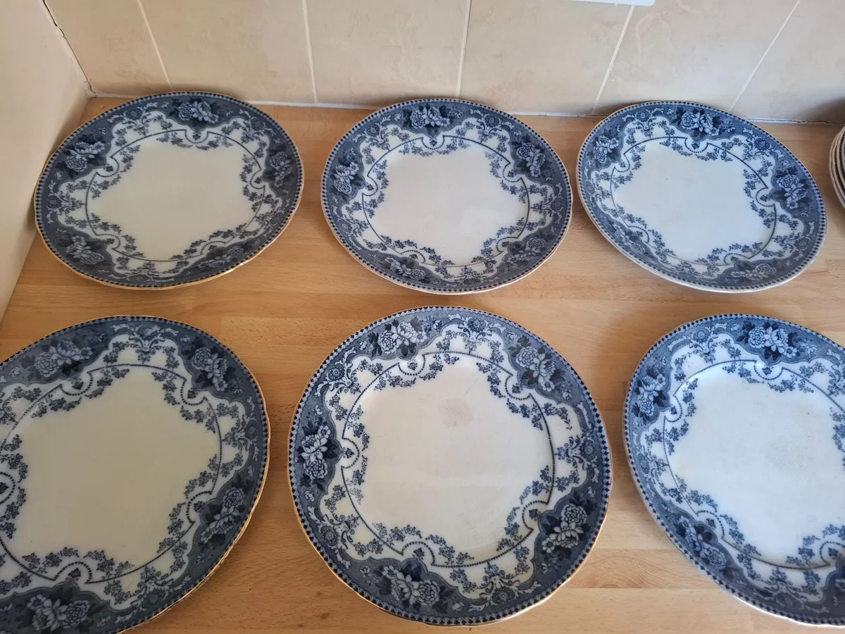 Argle China 1 platter &12 dinner plates - Image 3