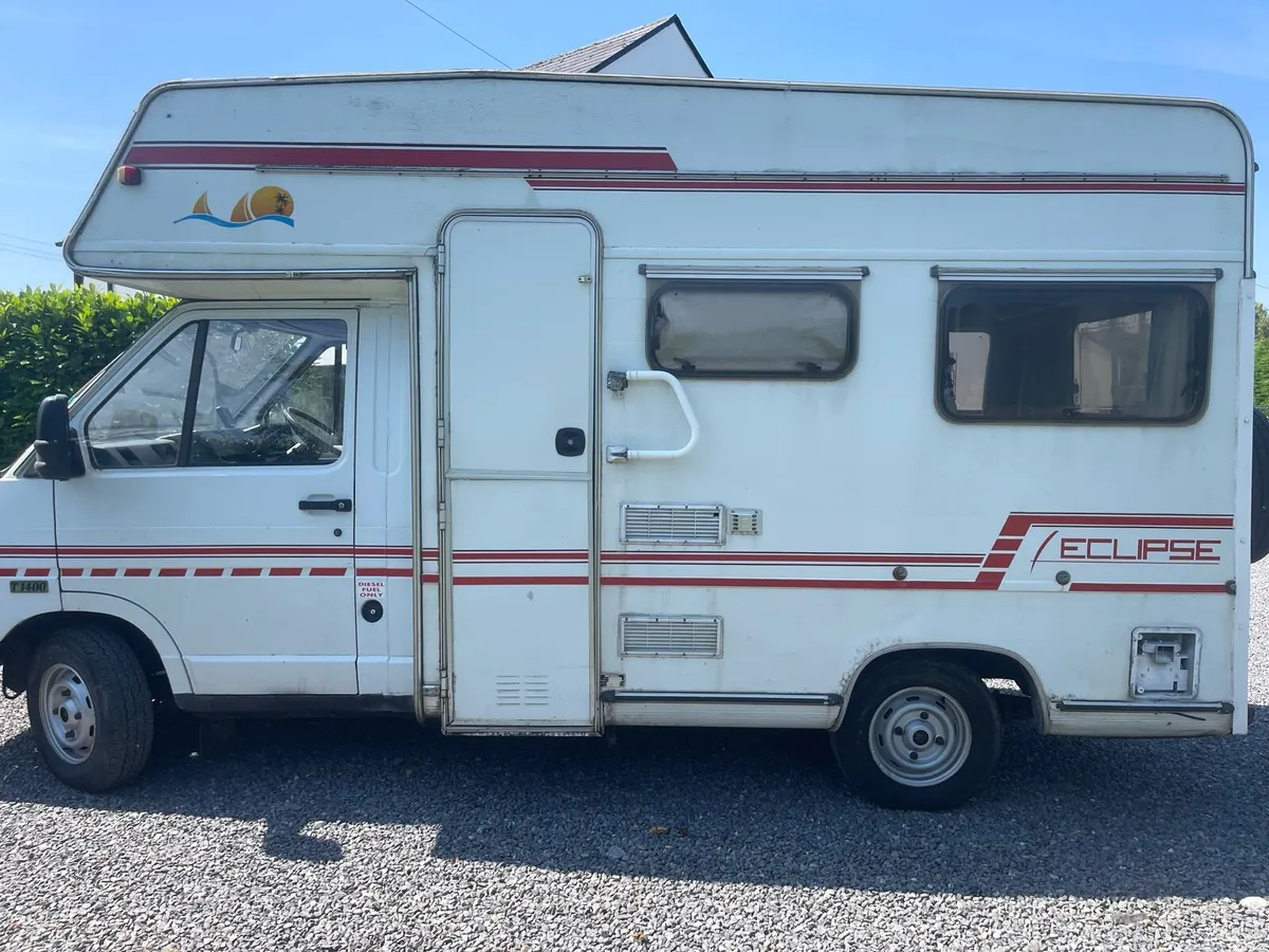 Renault Trafic campervan - Image 3