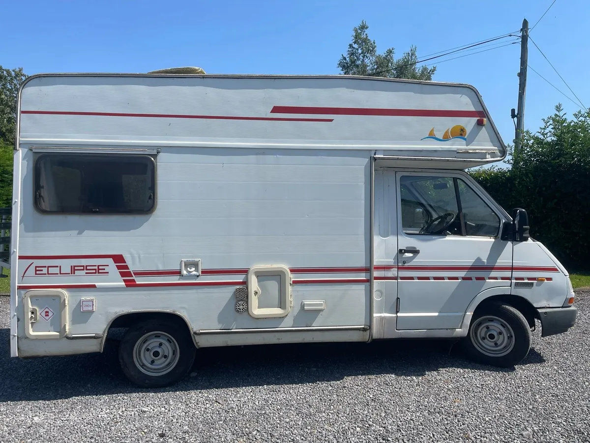 Renault Trafic campervan - Image 4
