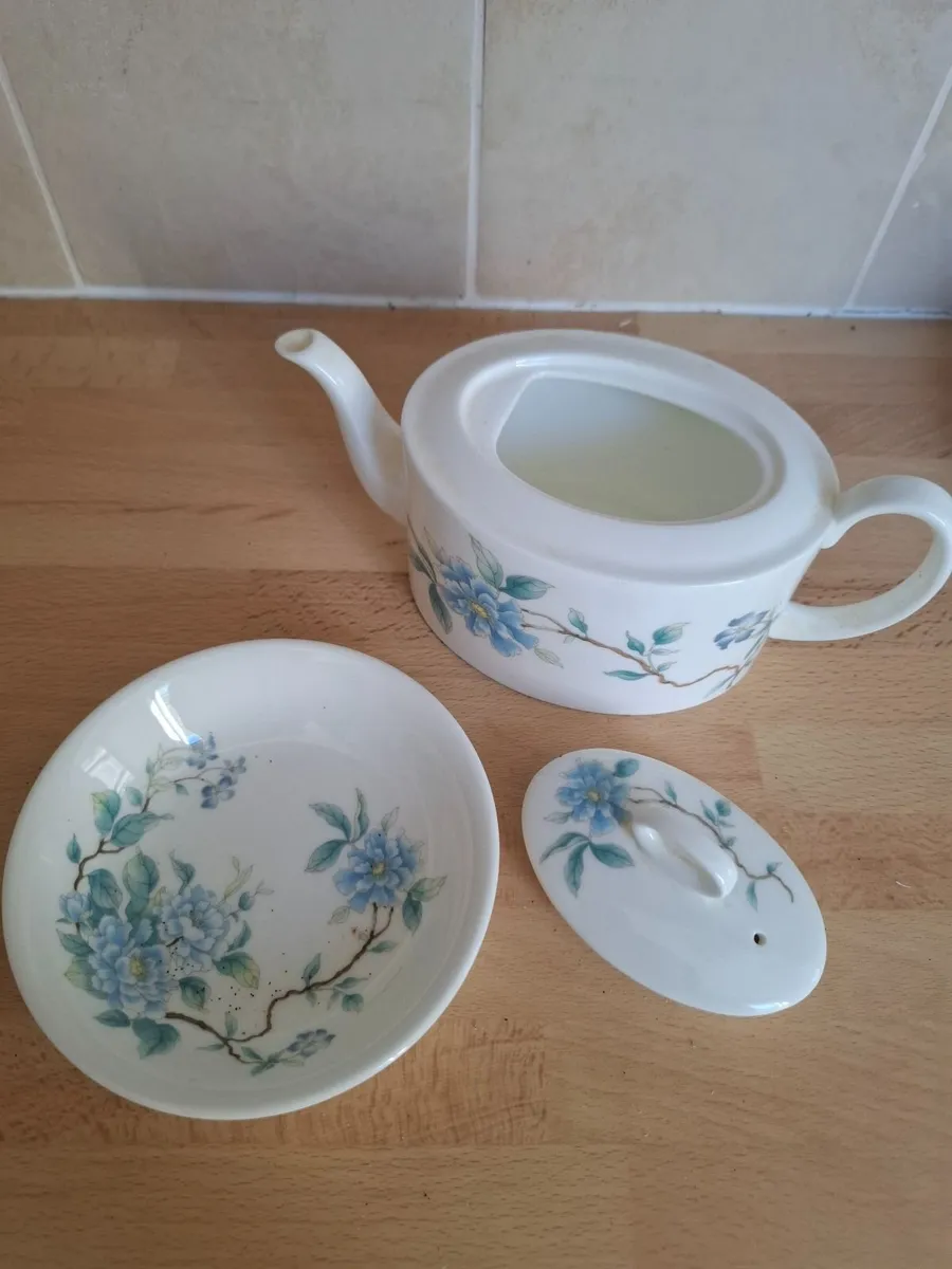 China small teapot and dish set - Image 3