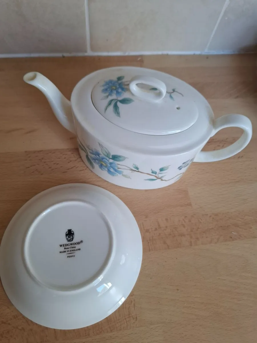 China small teapot and dish set - Image 2