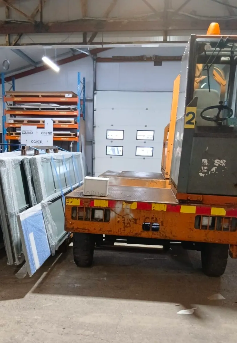 Lancer Boss side loading forklift - Image 1