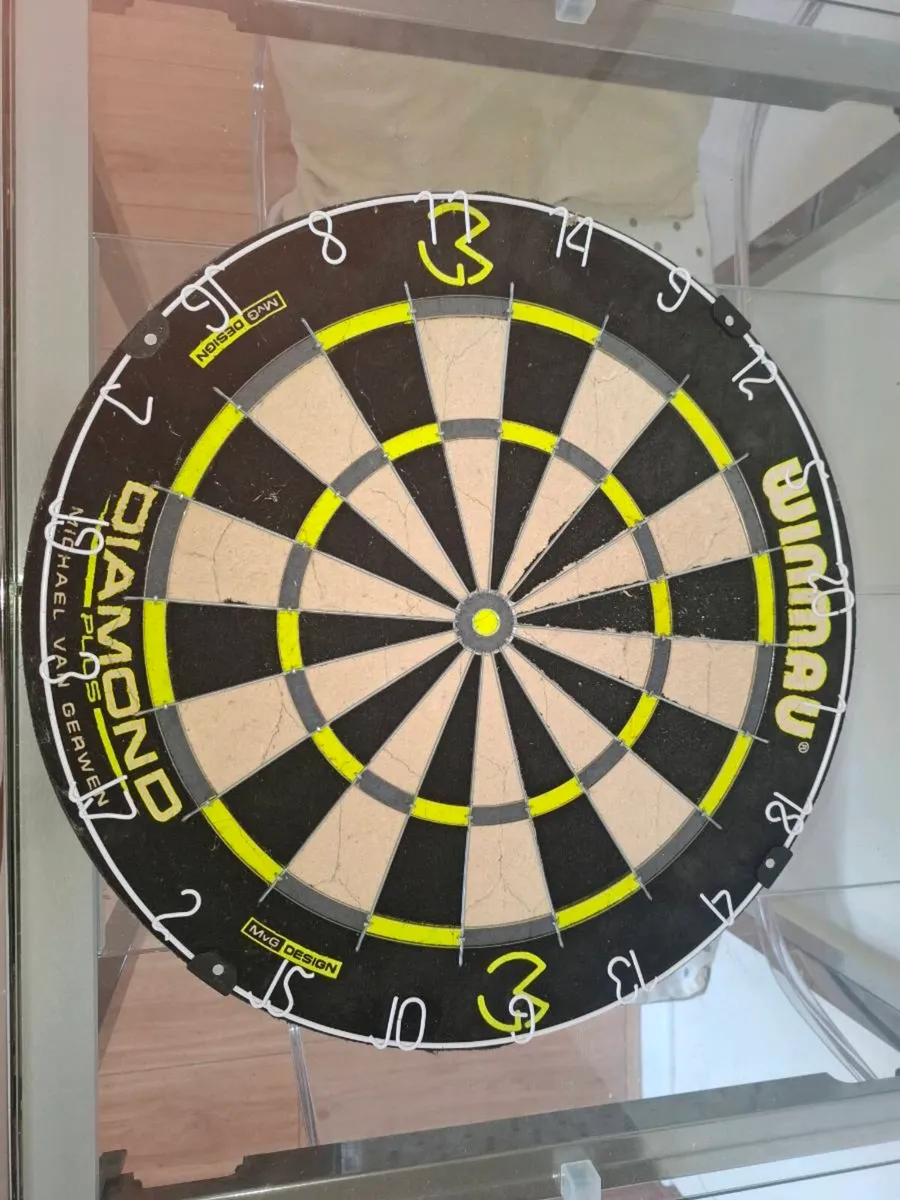 Winmau Diamond Plus Bristle Dartboard - Image 1